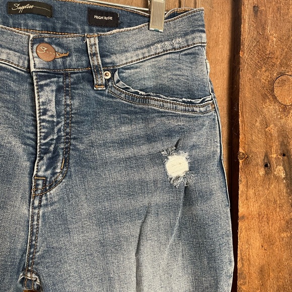 Supplies by Union Bay Mid Rise Distressed Crop Jeans - Size 6 - Picture 7 of 13